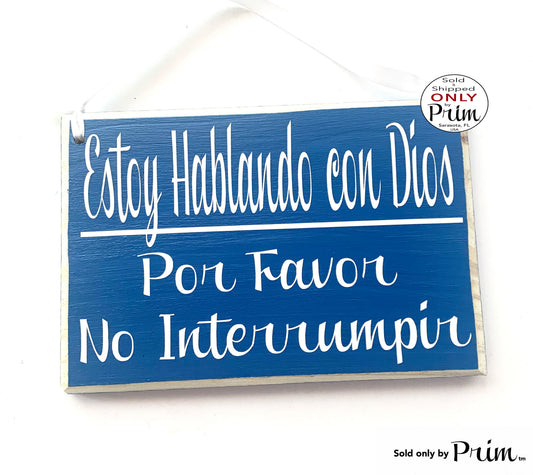 Designs by Prim 8x6 Estoy Hablando con Dios Por Favor No Interrumpir Spanish Custom Wood Sign | I'm talking to God | Prayer Religious Wall Door Plaque
