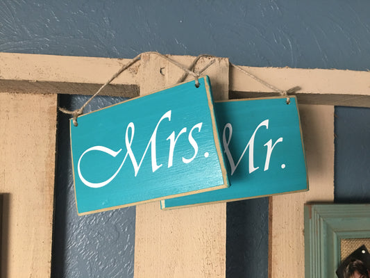 6x4 Mr. and Mrs. Wood Wedding His and Hers Sign (set of 2)