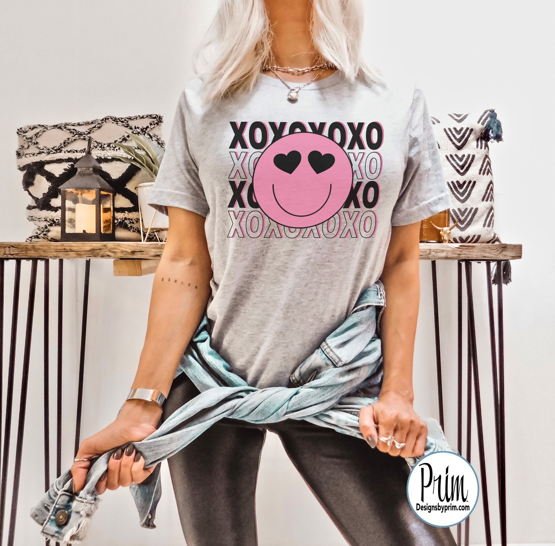 Designs by Prim XOXO Smiley Face Soft Unisex T-Shirt | Valentines Day Share the Love All You Need Is Love Valentine's Top Hearts Lovers Hippie Groovy Top